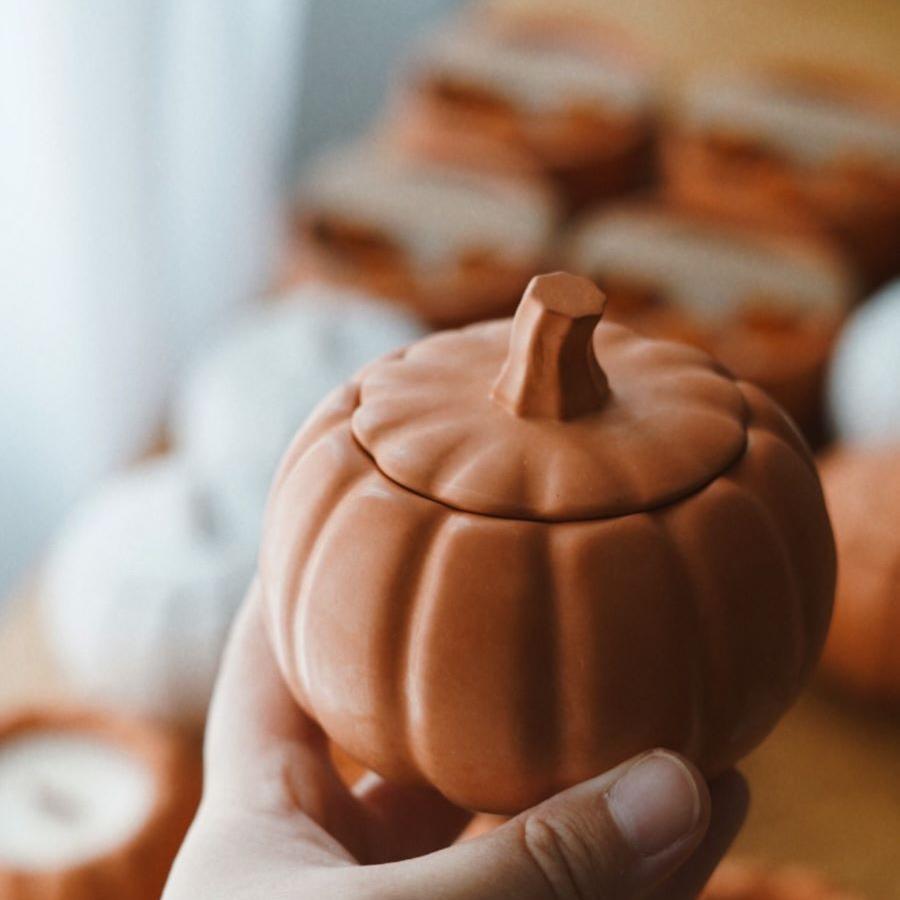 Bougie parfumée en forme de citrouille